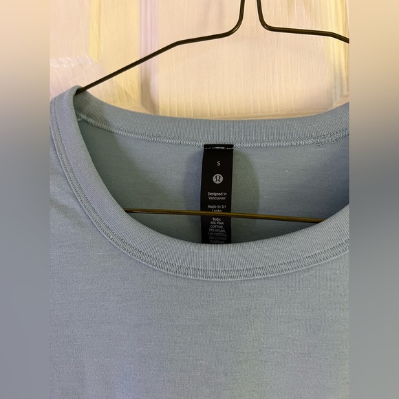 Lululemon the fundamental T - Picture 2 of 3
